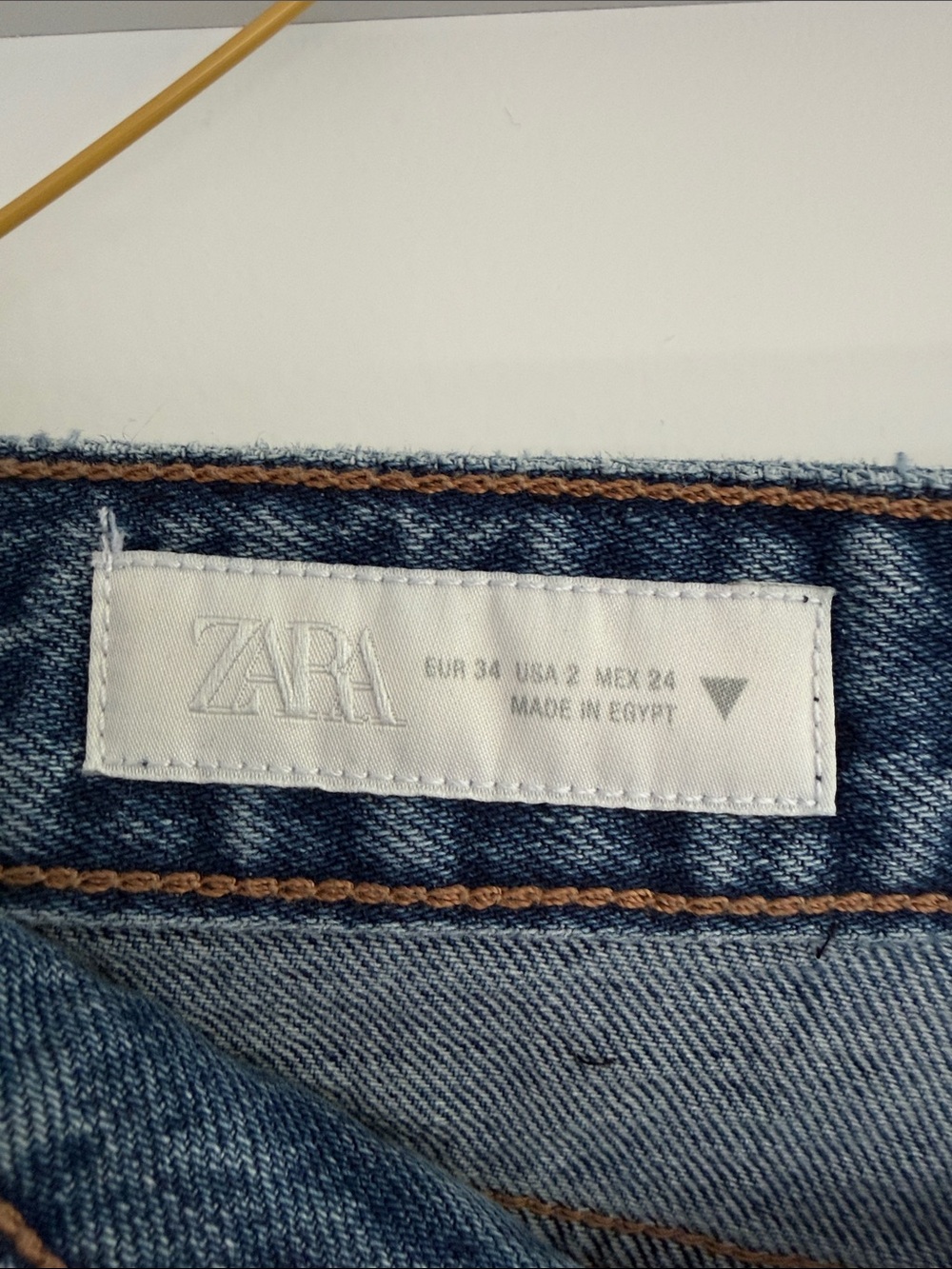 Zara Two-Tone Barrel Jeans - Picture 2 of 4